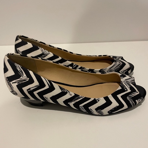 CL By Laundry Heels Size 8 black & white - Picture 3 of 12